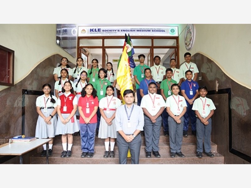 Honouring the students with Class Monitor Badge